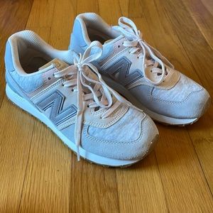 Like New Women’s New Balance 574 Size 7.5